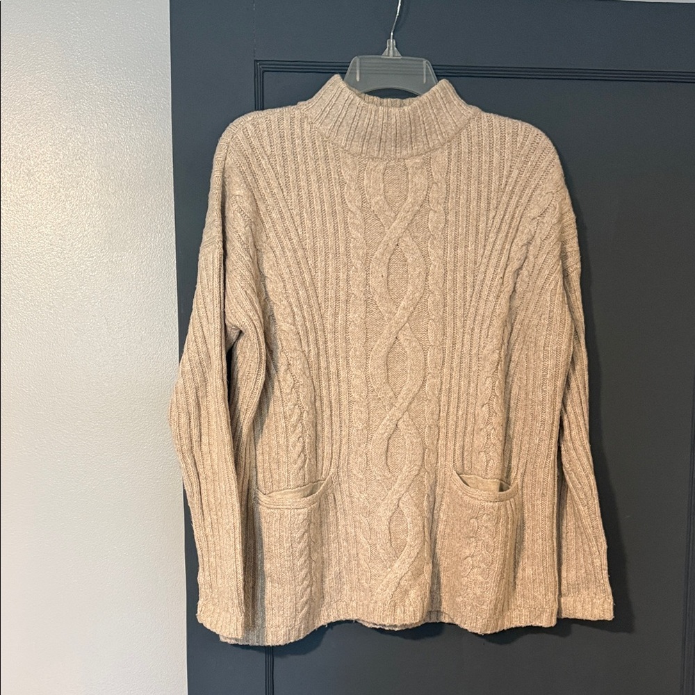 Abercrombie & Fitch Cozy Cable Knit Sweater - Cream